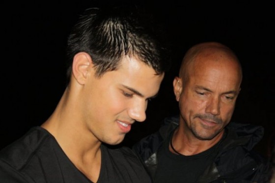 Taylor Lautner - taylor-with-his-bodyguard-560x373.jpg