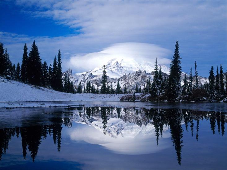 Tapety - Mount Rainier Reflected in Tipsoo Lake, Washington.jpg