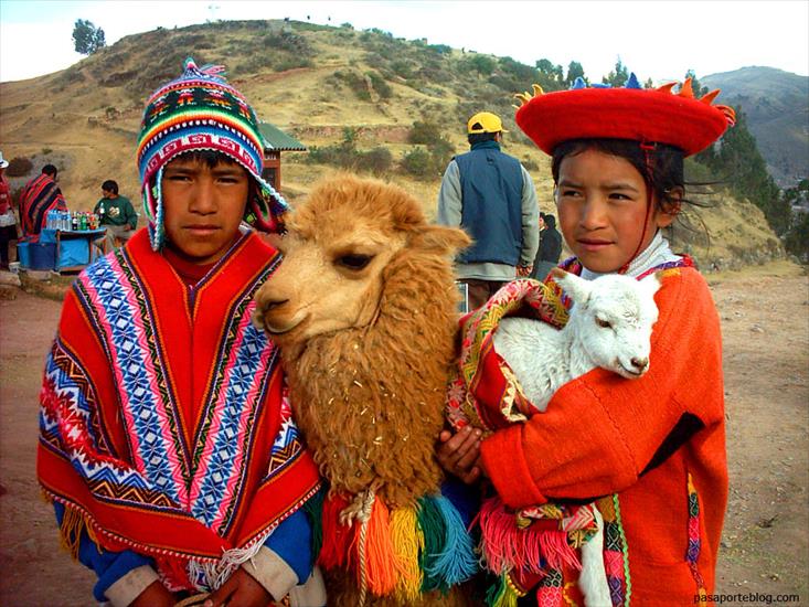  Klejnoty Peru - vestidos-incas-saqsaywaman.jpg