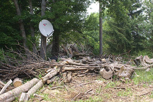 Albania w sierpniu - Satelita-w-górach.jpg