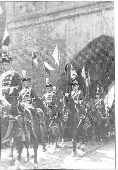 Słupsk - SŁUPSK. Żołnierze V pułku pod Nową Bramą. Ok. 1919 r. SLF-413.jpg