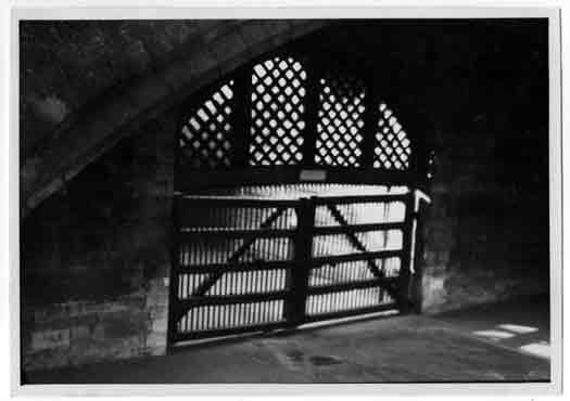 Vintage London - Traitors-Gate,-Nov-1952_jpg.jpg