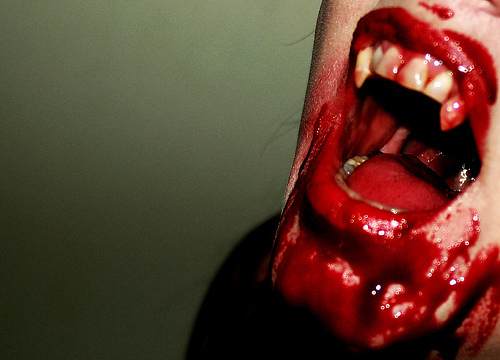 MEET A FEAR 16 - blood-dentes-fome-sexy-vampire-Favim_com-130095_large.jpg