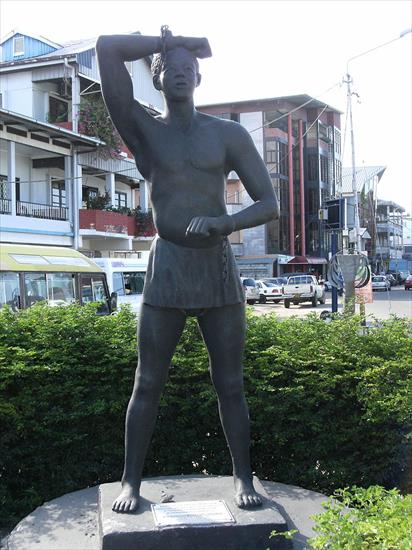 na świecie - surinam-Paramaribo_Kwakoe_statue.JPG