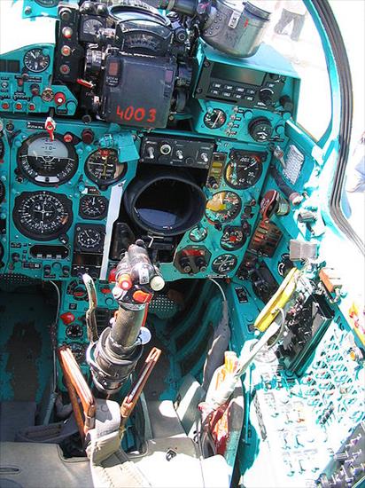 fajne - 450px-MiG-21_cockpit.jpg