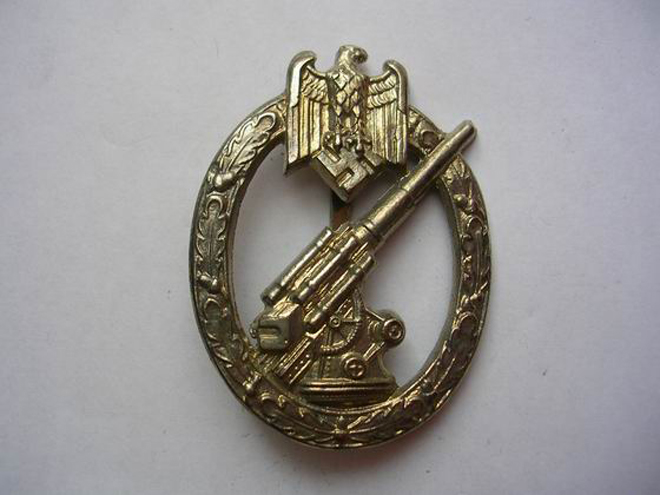 odznaki II wojna Światowa - Niemiecka_odznaka_dla_zaslug_Wehrmachtu..jpg