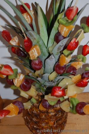 CARVING-dekoracja owocami i warzywami - ananas-dekoracja.jpg