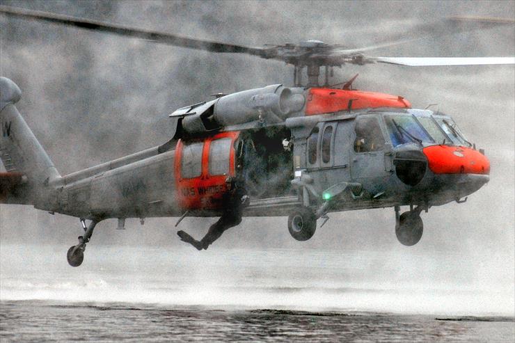 foto - MH-60S Sea Hawk helicopter.jpg