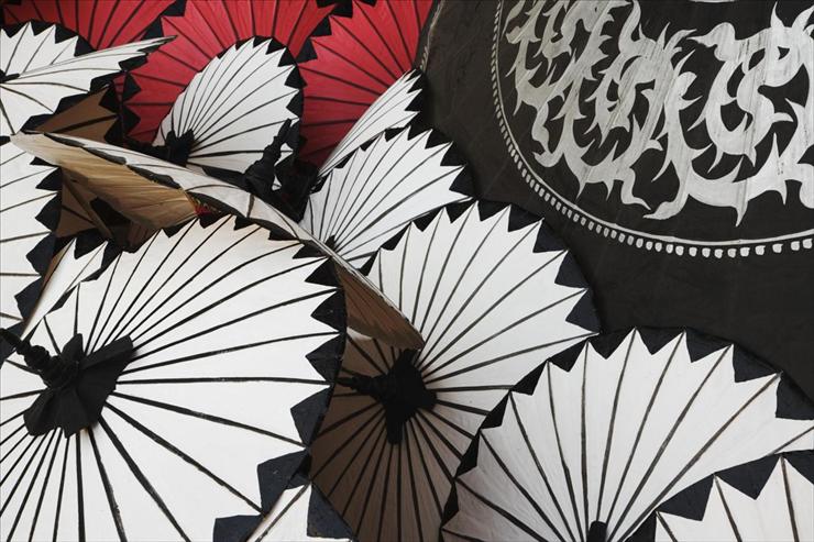 Tapety - Handmade Decorative Umbrellas, Bo Sang, Near Chiang Mai, Thailand.jpg