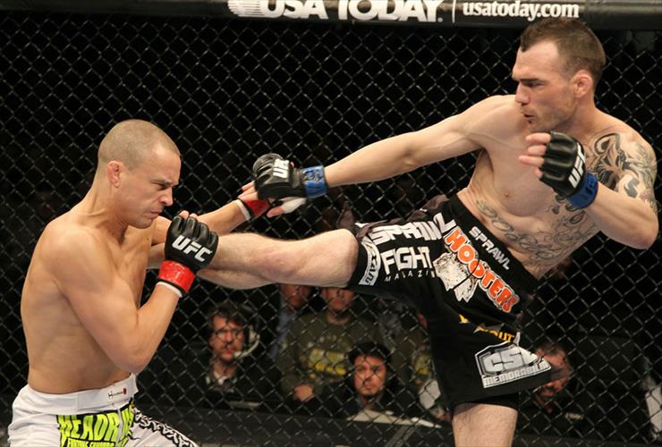 UFC Fight for the Troops 2 ZDJĘCIA - 04_Hominick_Roop.jpg