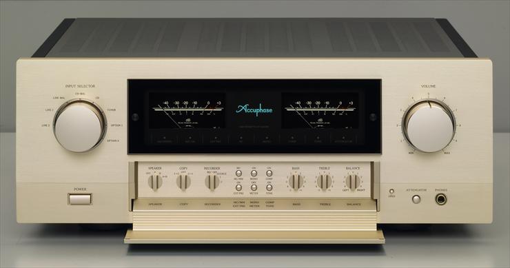 High End Story - Accuphase_e-450_front_open.jpg
