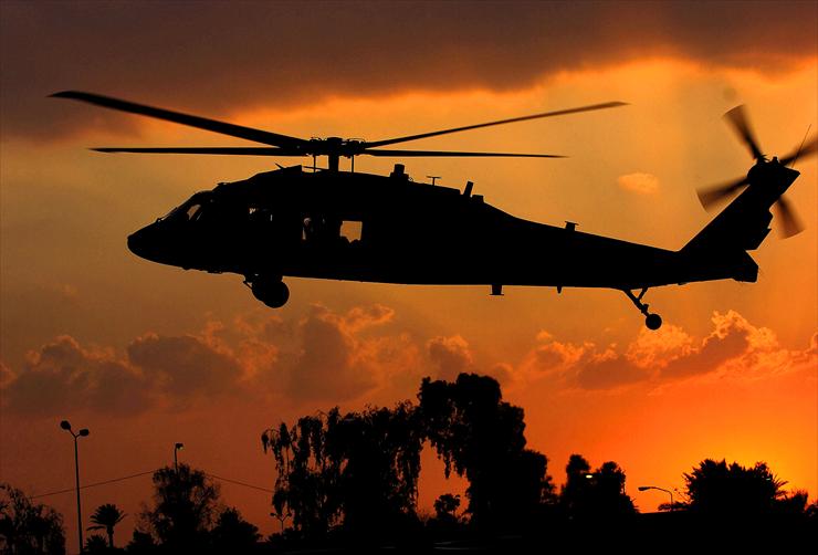 foto - A U.S. Army Black Hawk helicopter lands in Baghdad,.jpg