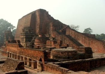 świątynie - Nalanda- ruiny klasztoru uniwersyteyu.jpeg