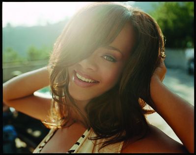 Rihanna - normal_2Photo_SOS_300CMYK1.jpg