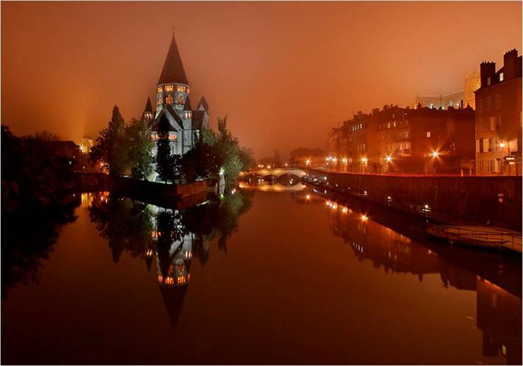  miasta w nocy - Metz.jpg