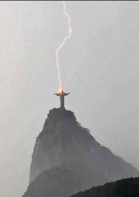 Tapety - wyobrażenia apokalipsy - Brazylijczycy określają to jako znak nadejscia Chrystusa.jpg