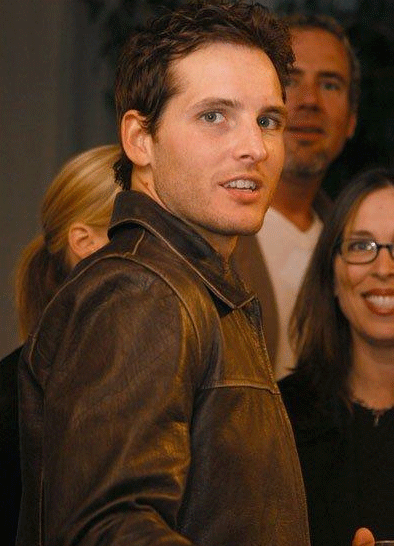Carlisle Cullen - peter-leather-jacket.gif