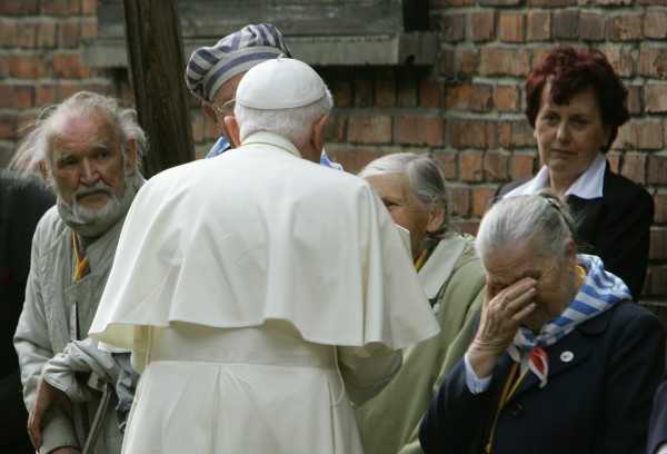 Benedykt XVI - Auschwitz_1051308.jpg