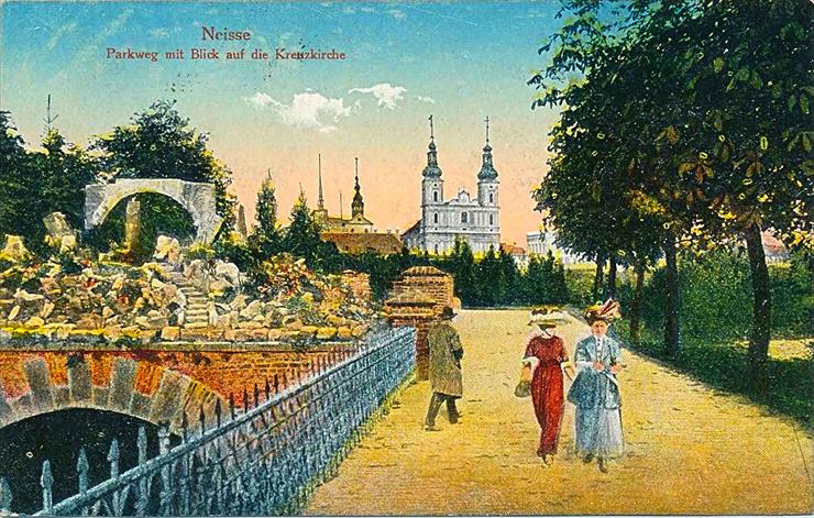 Park Miejski - Neisse, Parkweg mit Blick auf die Kreuzkirche, Bahnpost gelaufen 1919_hf.jpg