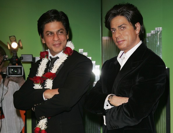 Bollywood - BollywoodStarShahRukhKhanUnveilsWax2CjvI8llbNUl.jpg