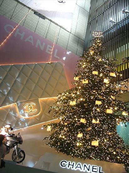 Rózne choinki świąteczne - Chanel Christmas tree.jpg