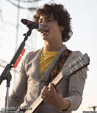 Jonas Brother - k,NTY5ODM2MzgsODM3MTA0,f,1123233078_77efd90e7a_big.jpg