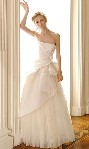 Kolekcja sukien ślubnych Alberta Ferretti 20111 - 1 2.jpg