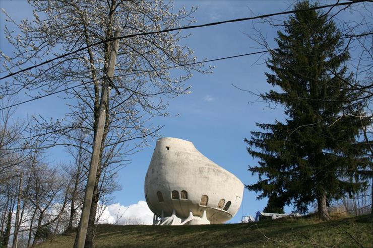 CIEKAWE BUDOWLE - WEIRD HOUSE IN ALPS.jpg