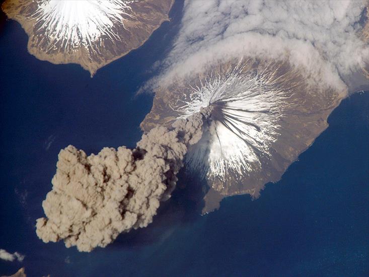 NASA - Cleveland Volcano, Aleutian Islands.jpg