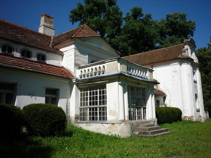 Dwory - Oporowo - Dwór wybudowany ok. 1805 r. dla Ignacego Morawskiego.JPG